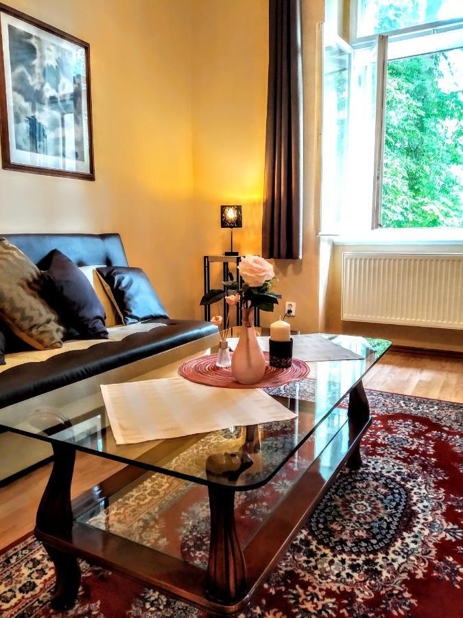 Apartment Sense of Zizkov Praag Buitenkant foto